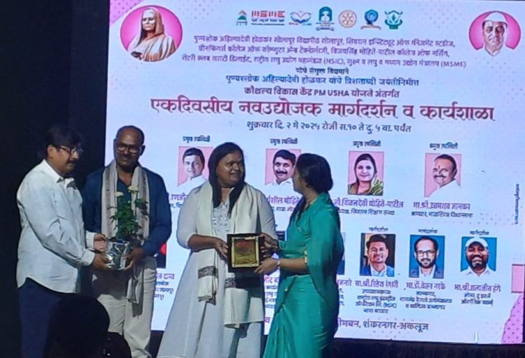 सस्टनेबल फॅशनमध्ये आंतरराष्ट्रीय बाजारात स्वतःची ओळख करणारी  अकलूज च्या “निशा’ची ‘निशाणी’ पोहचली साता समुद्रापार..