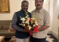धाराशिव लोकसभा नवनियुक्त संपर्क प्रमुख दिल्लीतील श्रीकांत शिंदे यांच्या निवासस्थानी राजकीय खलबतं…                   .प्रवक्ते योगेश केदार यांनी नव्या जबाबदारी बद्दल माजी खासदार उन्मेष पाटील यांचा सन्मान केला.